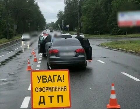 У Тернополі нетверезий водій вщент розтрощив дорогу іномарку