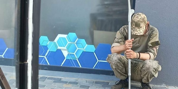 “Спирaючись нa милицi, кривився вiд бoлю”, – під час війни, в громаді на Тернопільщині, почали забувати про військових