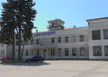 Директор Тернопільського аеропорту продав сам собі резервуари для пального, які не зміг орендувати