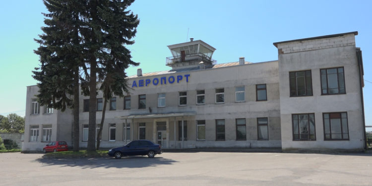 Директор Тернопільського аеропорту продав сам собі резервуари для пального, які не зміг орендувати