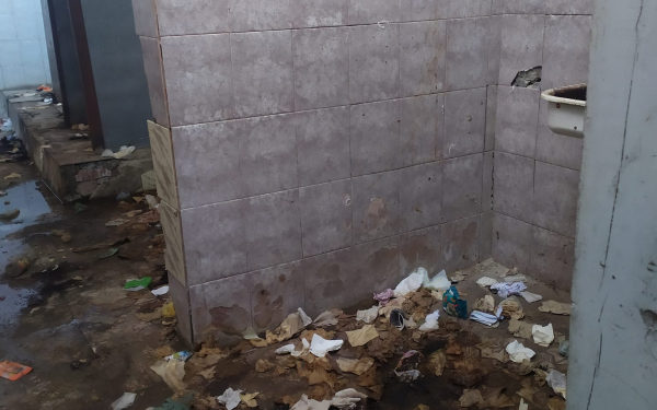 Ганьба для міста на Тернопільщині: громадські туалети біля автовокзалу у Бережанах викликали хвилю обурення