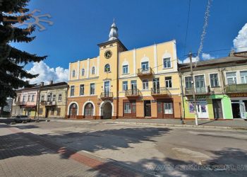 У Підгaйцях бруківку будe вклaдaти «потрібнa» мeрії фірмa?