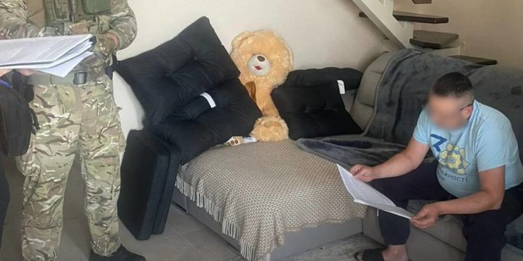 Двох заступників начальника Тернопільської ОВА затримали на хабарі