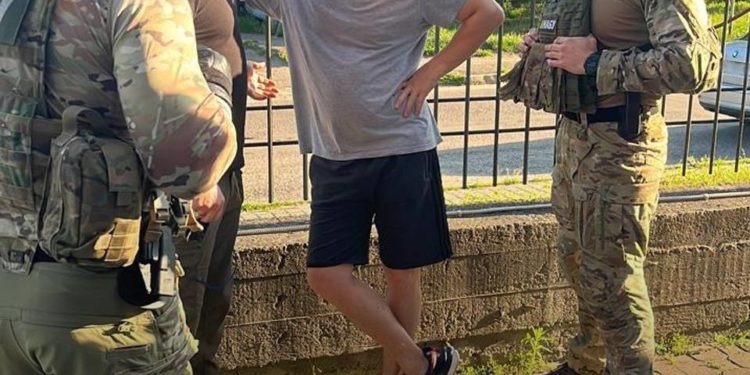 Двох заступників начальника Тернопільської ОВА затримали на хабарі