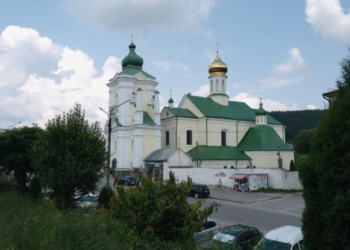 Священники “московського патріархату” відмовляються покинути храм, який суд передав ПЦУ
