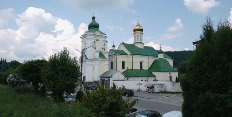 Священники “московського патріархату” відмовляються покинути храм, який суд передав ПЦУ