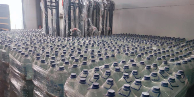 Тернопільщина відправила питну воду в область, де підтоплено десятки населенних пунктів