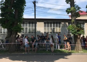 Тернополяни пікетують священників: до катедри приїхала техніка, щоб розпочати добудову