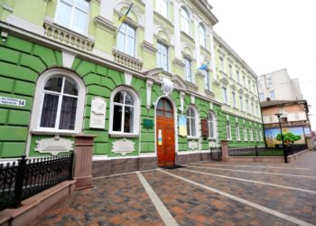 Батьки та учні протестують проти об’єднання Української гімназії ім. І. Франка та Технічного ліцею Тернополя