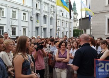 У Тернополі пікетують міську раду (Відео)