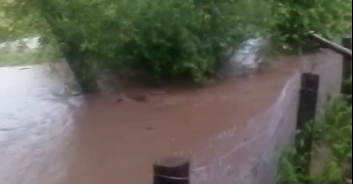 Через негоду на Тернопільщині затоплює село (фотофакт)