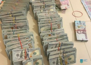 Тернопільська ворожка видурила у буковинського корупціонера 300 тис доларів