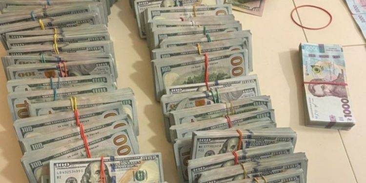 Тернопільська ворожка видурила у буковинського корупціонера 300 тис доларів