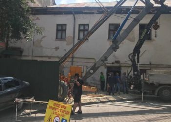 Тернополяни пікетують священників: до катедри приїхала техніка, щоб розпочати добудову