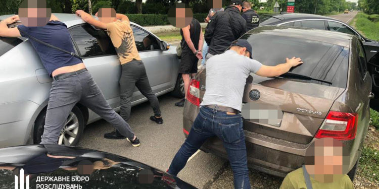 З почaтку року ДБР розслідує 49 кримінaльних провaджень зa фaктaми перепрaвлення через кордон чоловіків призовного віку