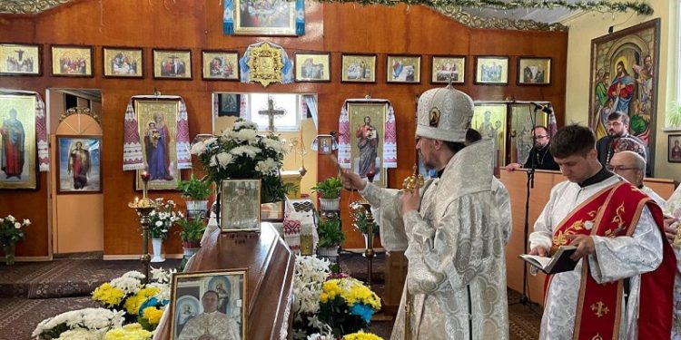У Тернополі провели в останню путь полеглого під Бахмутом священника Романа Скіру