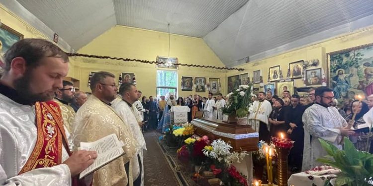 У Тернополі провели в останню путь полеглого під Бахмутом священника Романа Скіру