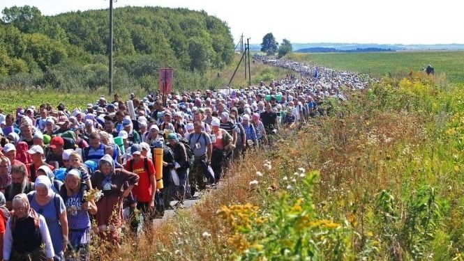 Хресна хода вже на Тернопільщині: жителі області відмовляються допомагати прочанам