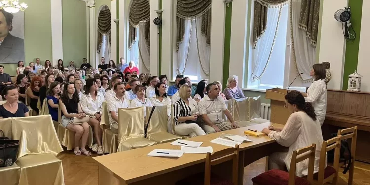 Чи поступиться Тернопільська міська рада тиску батьків щодо об’єднання навчальних закладів?