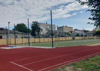 В громаді на Тернопільщині підприємцю заплатили понад 300 тисяч гривень за ремонт спортивного майданчика, який він не виконав