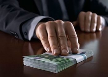 Високопосадовця з Тернопільщини внесли у Peєcтp коpупціонepів