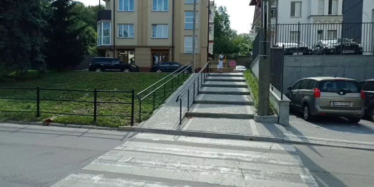 Тернополяни незадоволені небезпечним пандусом в центрі міста