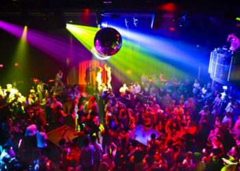 На фронті кожного дня гинуть захисники, а в громаді на Тернопільщині влаштовують гучну дискотеку