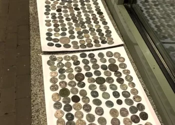 СБУ Тернопільщини затримало двох чоловіків, які намагалися незаконно вивезти за кордон культурні цінності