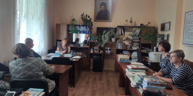 На Тернопільщині батьки та вчителі протестують проти пониження ступеня навчального закладу