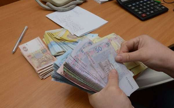 Поліція Тернопільщини затримала посадовця, який підробляв офіційні документи та крав державні кошти