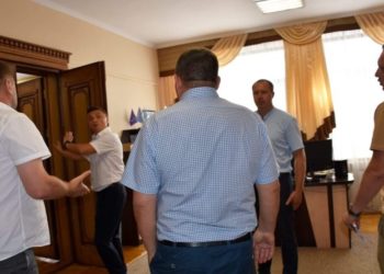 Політичне “дно” для депутатів Тернопільської облради: чи втримається Михайло Головко на посаді?