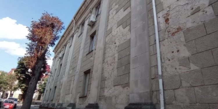Стан тернопільського драмтеатру викликав обурення: чому одна з головних прикрас міста руйнується на очах?