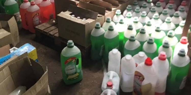 Поліцейські Тернопільщини викрили підприємство, яке підробляло побутову хімію відомих європейських брендів