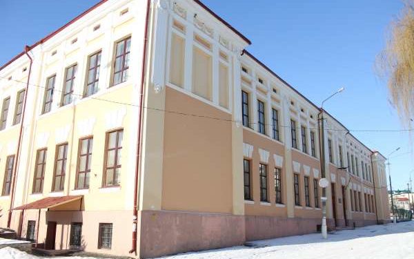 В громаді на Тернопільщині провели сумнівний тендер на ремонт шкільного спортивного залу