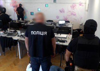 Правоохоронці Тернопільщини викрили масштабну схему шахрайства: аферисти виманили у своїх жертв майже 10 мільйонів гривень