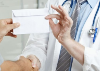 Премії для головних лікарів Тернополя: чому обласна рада витрачає державні кошти під час війни?