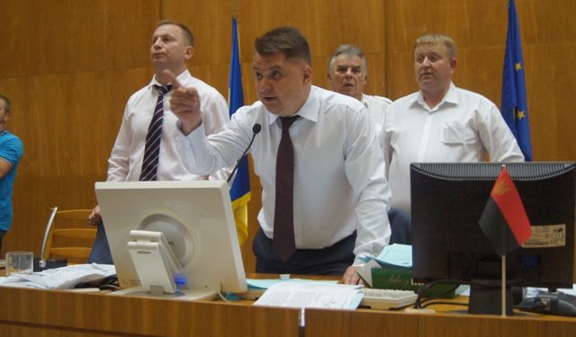 У Тернополі наростають політичні інтриги: чому саме зараз “випливла” інформація про зарплати в обласній раді?