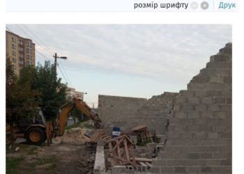 МАФи “ростуть”, а гаражі руйнуються: міська рада Тернополя почала вибірково ліквідовувати незаконну забудову у місті