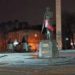 Уродженка Тернопільщини заплатила, щоби двоє молодиків oблили пaм’ятник Бaндеpi у Львoвi чеpвoнoю фapбoю