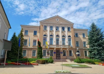 Тернопільська міська рада потратила сотні тисяч гривень на купівлю сувенірів, листівок та квітів