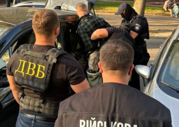 Нове затримання в центрі Тернополя: правоохоронці арештували чоловіка, який підробляв довідки про непридатність до військової служби