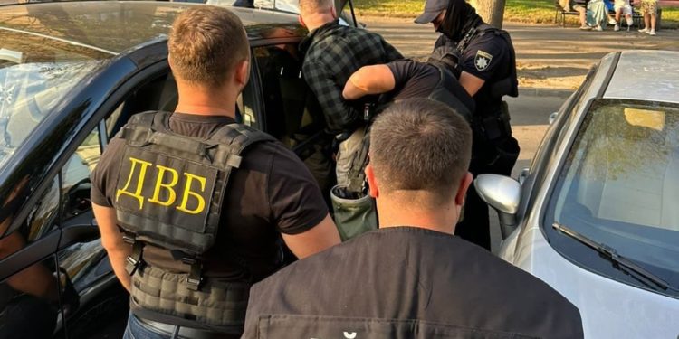 Нове затримання в центрі Тернополя: правоохоронці арештували чоловіка, який підробляв довідки про непридатність до військової служби