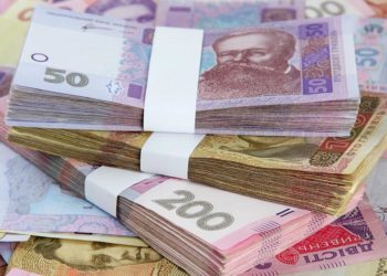 Громада на Тернопільщині незаконно нарахувала своїм працівникам премій на 860 тисяч гривень