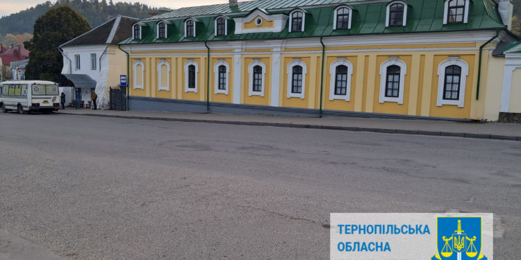 У Кременці судитимуть держaвного реєстрaторa через майно Московського патріархату