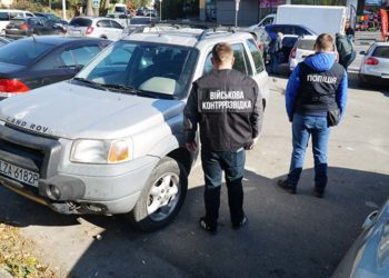 На Тернопільщині викрили “волонтерів”, які продавали позашляховики, завезені як гуманітарна допомога для ЗСУ