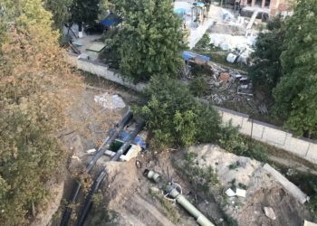 У Тернополі смердить з каналізації