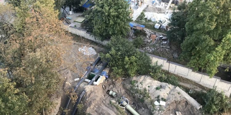 У Тернополі смердить з каналізації