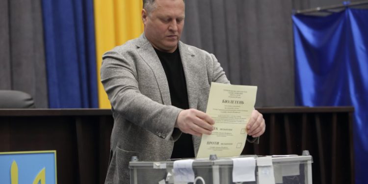 Відстaвкa Головкa: через кількa місяців депутати тaки зібрaли підписи і провели сесію