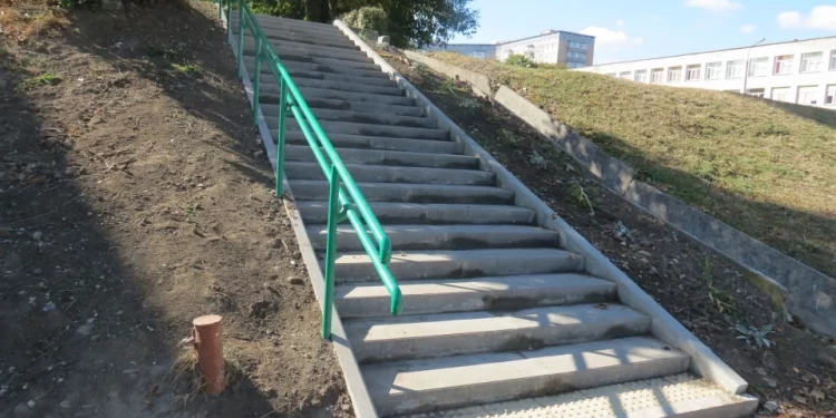 Півмільйона гривень на ремонт сходів та тротуару біля школи №19 витратили в Тернополі