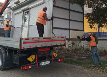 У Тернополі комунальники демонтовують МАФи